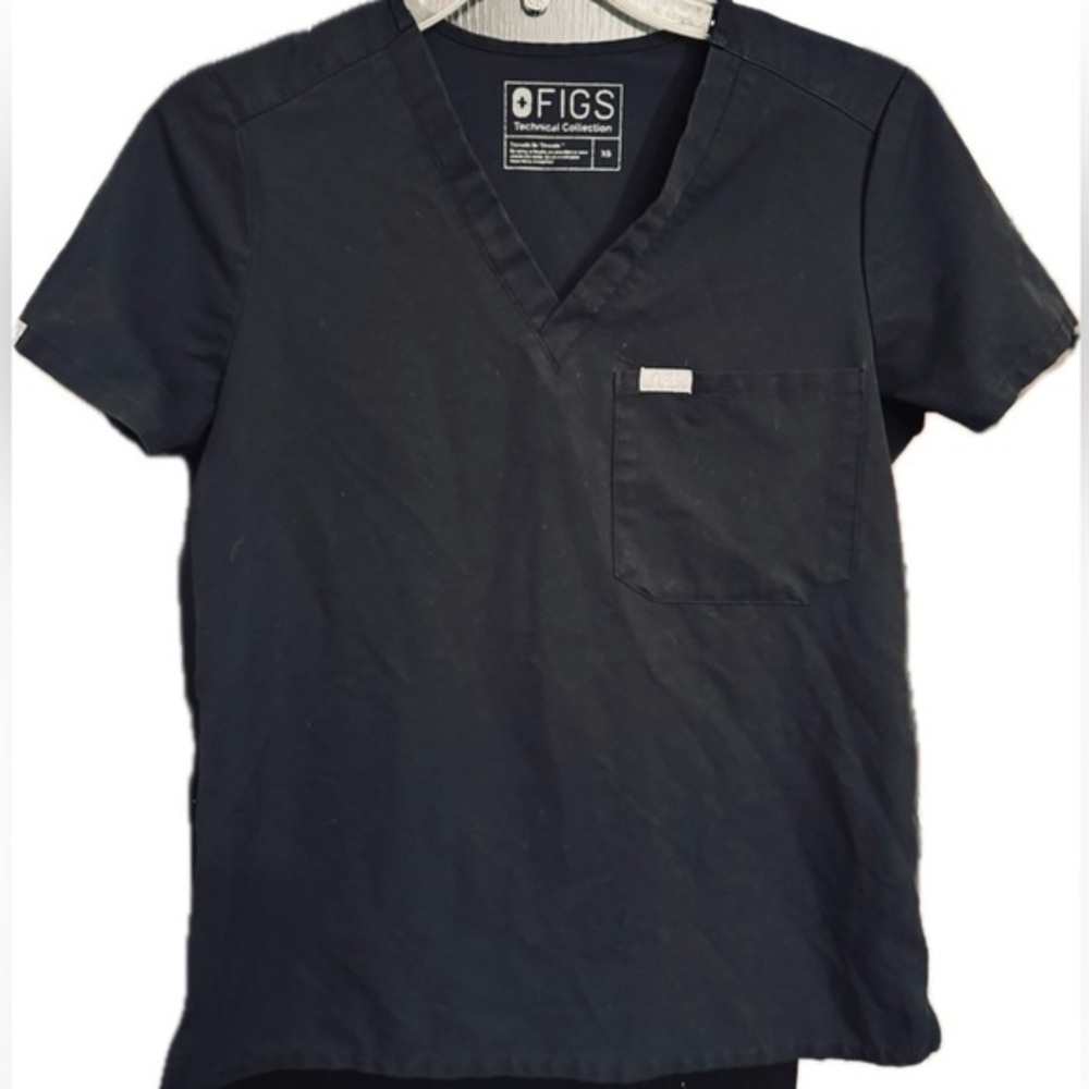 FIGS Technical Collection Women’s Scrub Top – Black (XS)